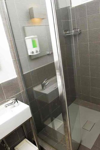 room2_bath_web